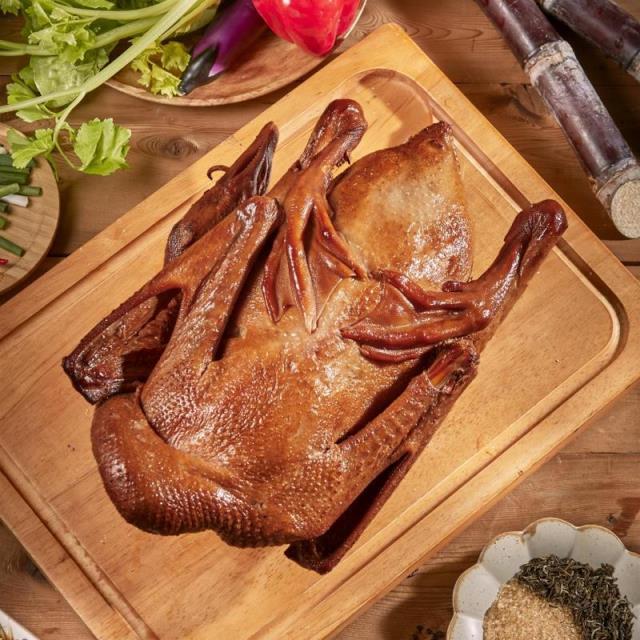 養鵝人家,燻茶鵝(全隻) 2kg